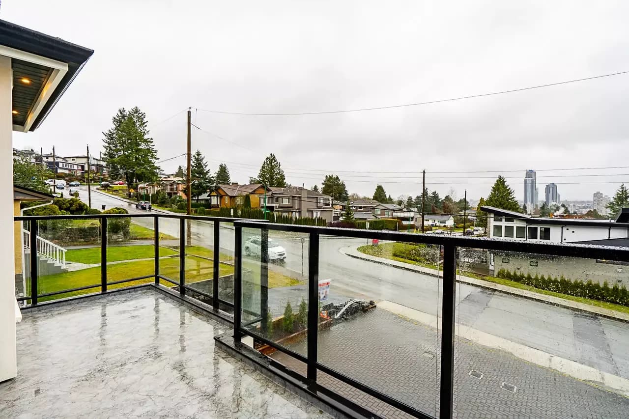 4096 Nithsdale Street photo 23