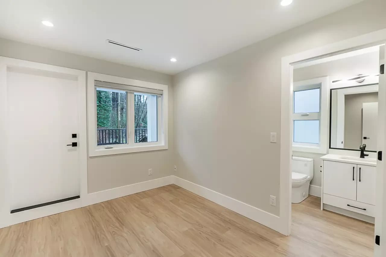 4096 Nithsdale Street photo 25