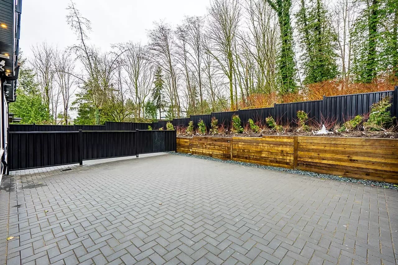 4096 Nithsdale Street photo 32