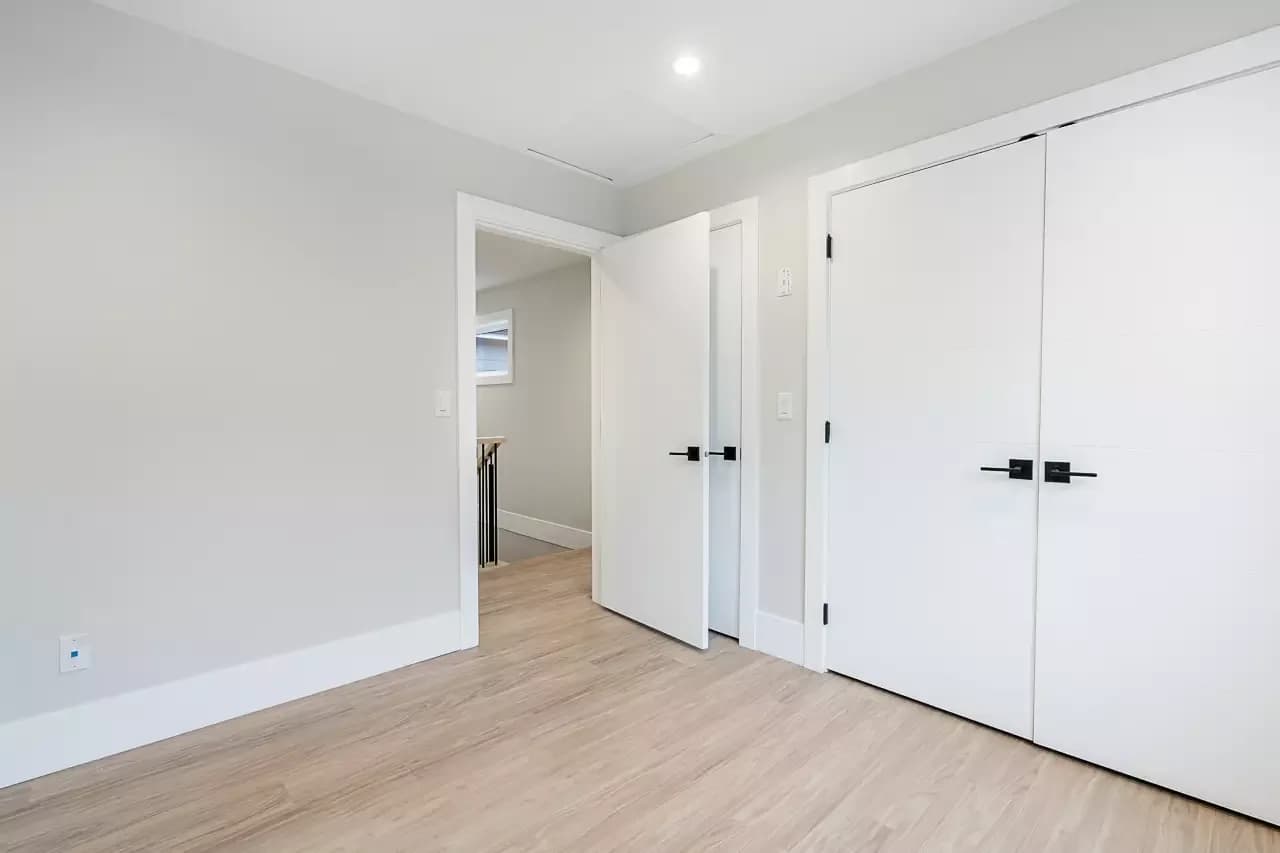4096 Nithsdale Street photo 60